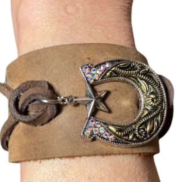 Handcrafted Leather Wrap Bracelet with Decorated Horseshoe Charm  Size 7 - Picture 6 of 10